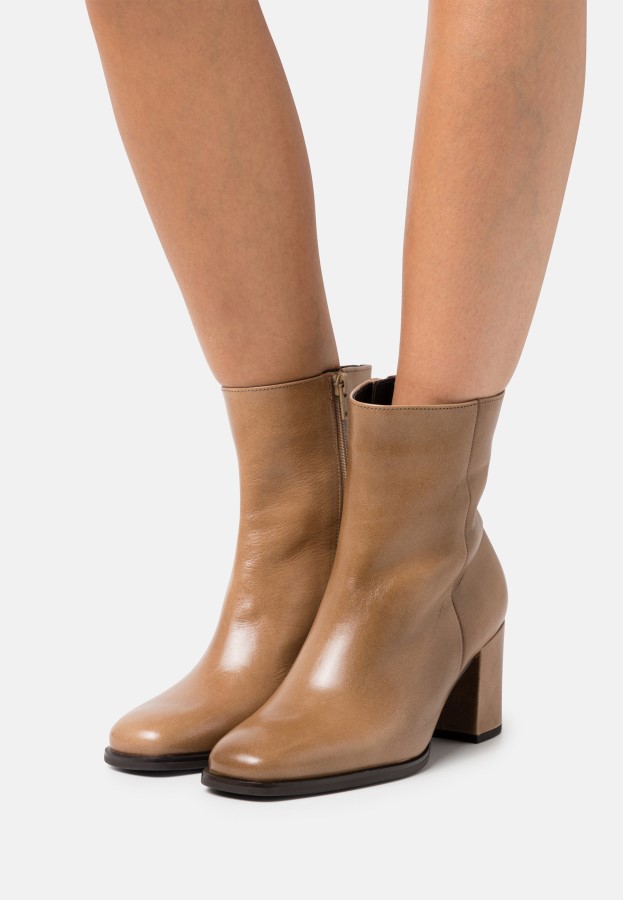 Klassische Stiefeletten Von Chino Gabor